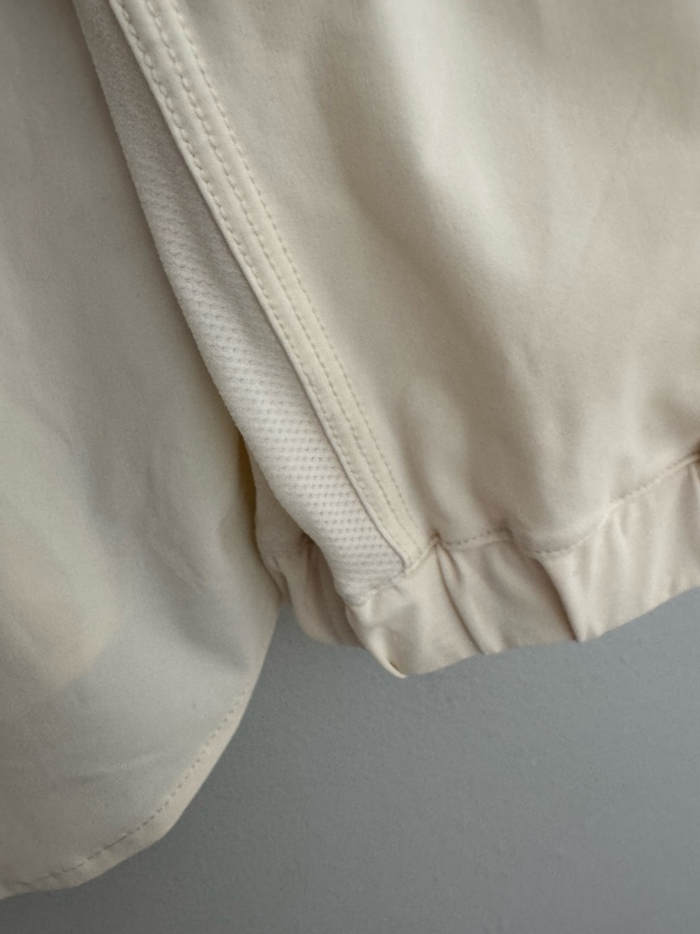 Lululemon Concealed Placket Button Down Long Sleeve Shirt Off-White Size Small - Picture 4 of 4